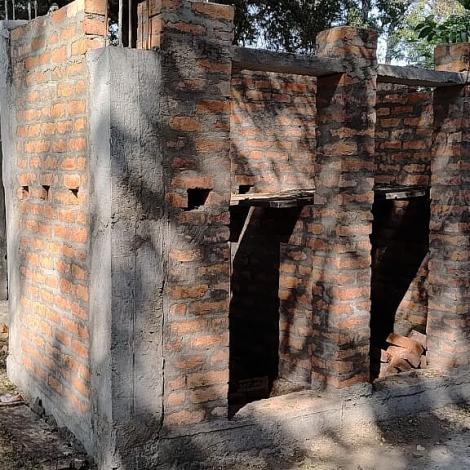 Toliletten werden gebaut